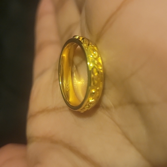 Notoriety Ring (Gold) - Picture 4 of 4